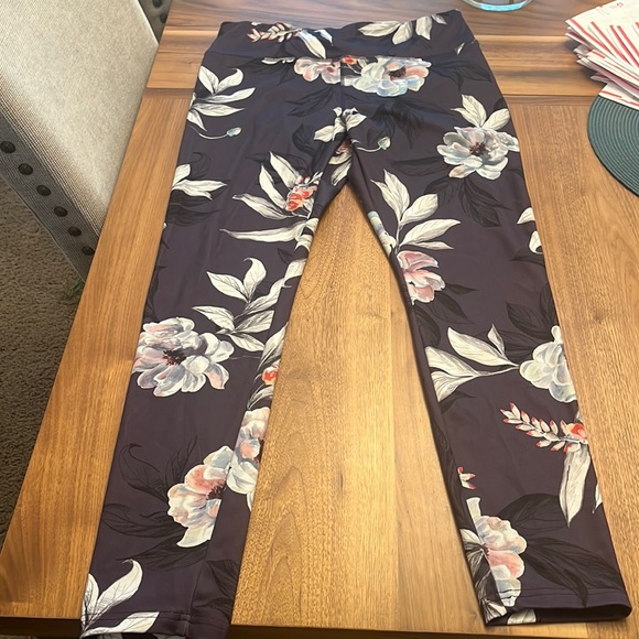 Jockey Women's Performance Printed Ankle Legging Plum Sketched Floral Size M - Picture 2 of 6